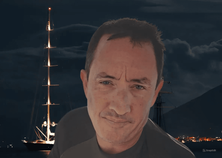 È indagato con le accuse di naufragio e omicidio plurimo colposi James Cutfield