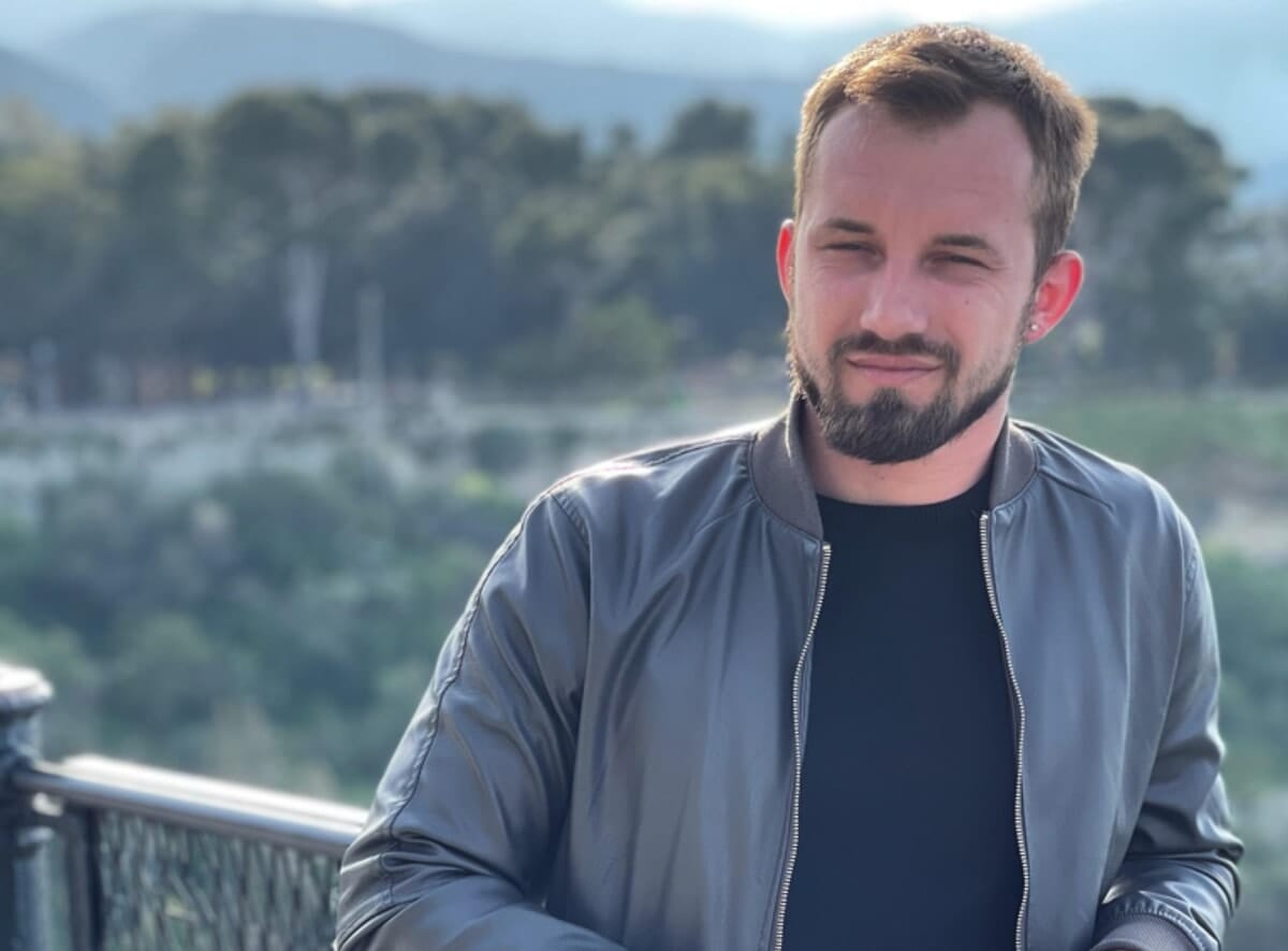 Denis Agnello, morto schiacciato dal carico di un muletto, nella zona industriale di Termini Imerese. Oggi il funerale