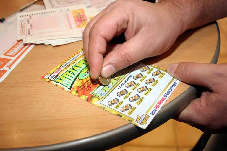 gratta e vinci il miliardario maxi un fortunato si e aggiudicato 2 milioni di euro