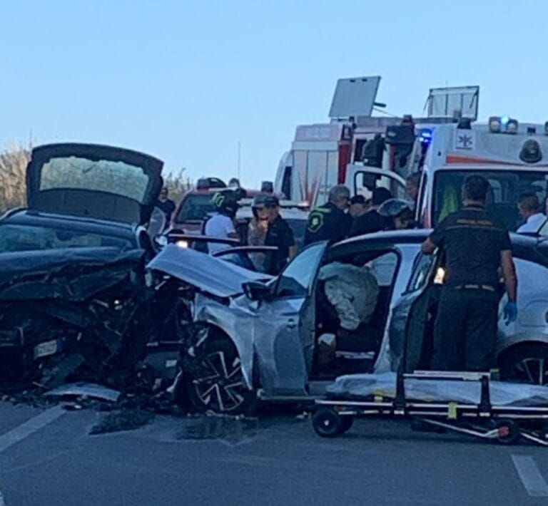 1752356040 0 incidente frontale sulla ss187 tra castellammare e scopello quattro feriti uno grave
