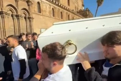 L'ultimo addio di Palermo a Paolo Taormina. In Cattedrale lacrime, applausi e un grido di rabbia per il 20enne ucciso