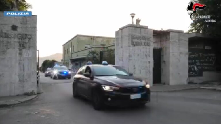 Blitz antimafia a Palermo, kalashnikov, pizzo e auto in fiamme, I NOMI degli arrestati