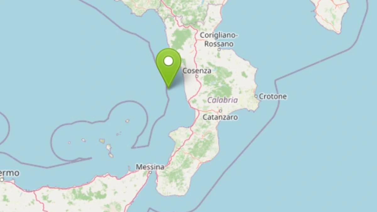 Svegliati di notte dal terremoto: la scossa di magnitudo 6.2 arriva fino a Palermo