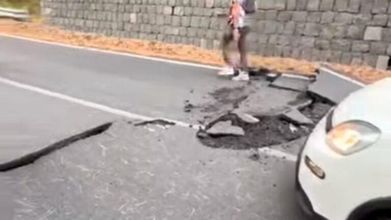 Scossa di terremoto di magnitudo 3.9, la strada si è deformata